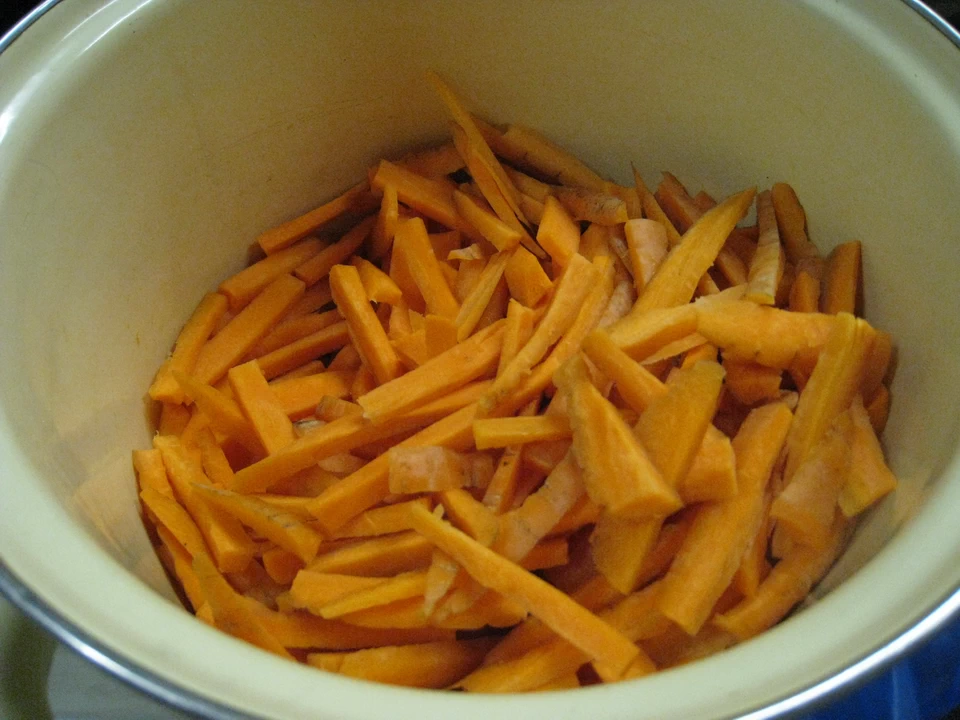 Плов. Подготовка: морковь