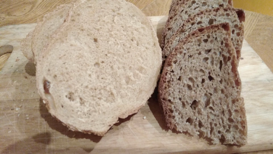 Сравнение структуры хлеба: из магазина и из формы