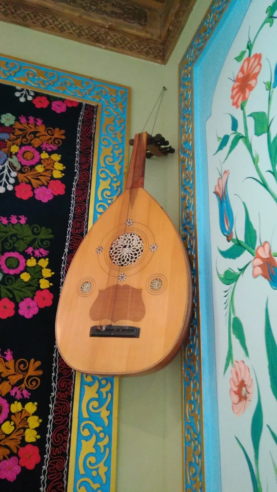 Кафе Султан. Лютня