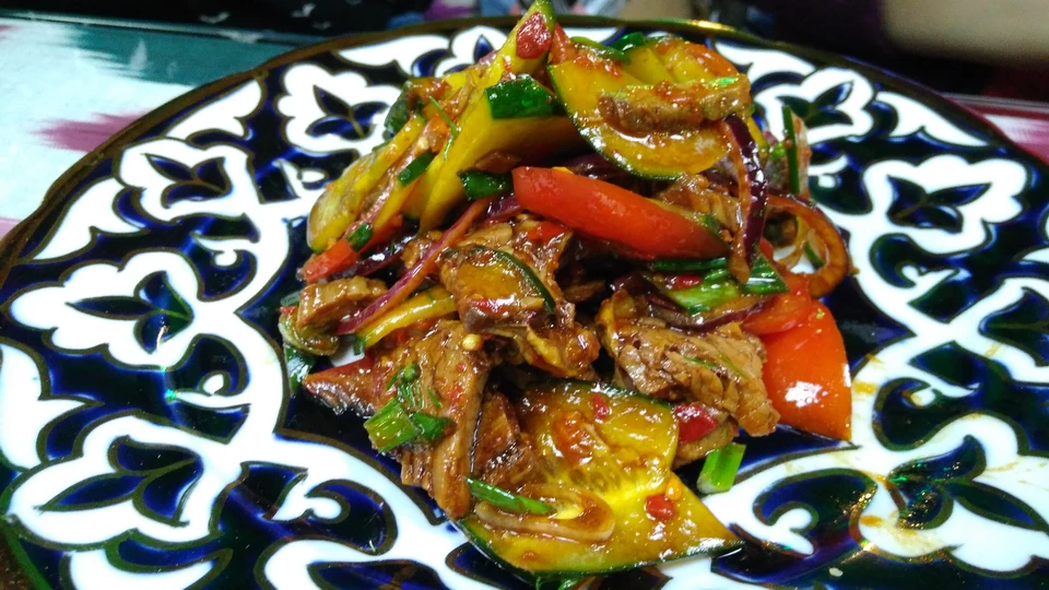 Кафе Султан. Острый салат с говядиной