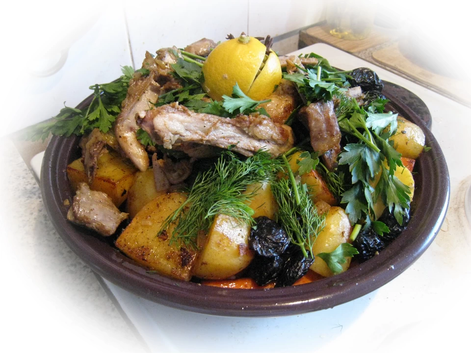 Таджин с бараниной, картошкой и овощами