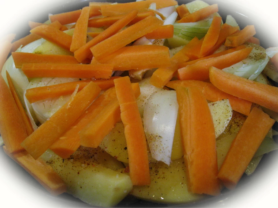 Таджин. Слой моркови