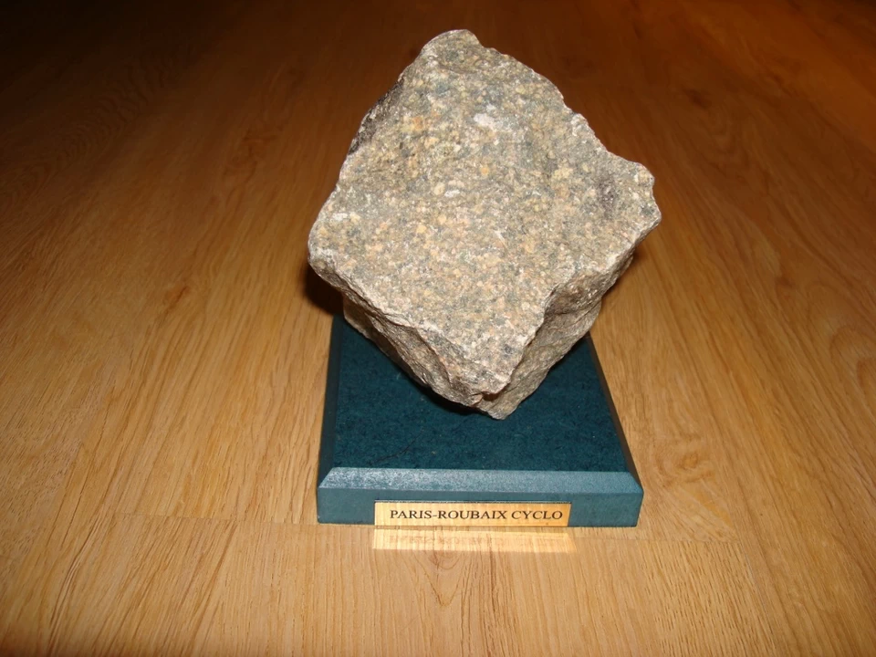 Знаменитый булыжник Париж-Рубэ